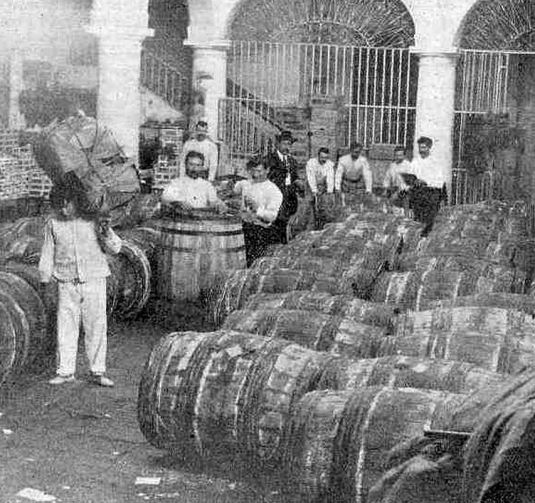 American-owned honey warehouse in Havana in 1902.
