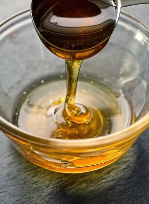 honey-dripping-from-spoon